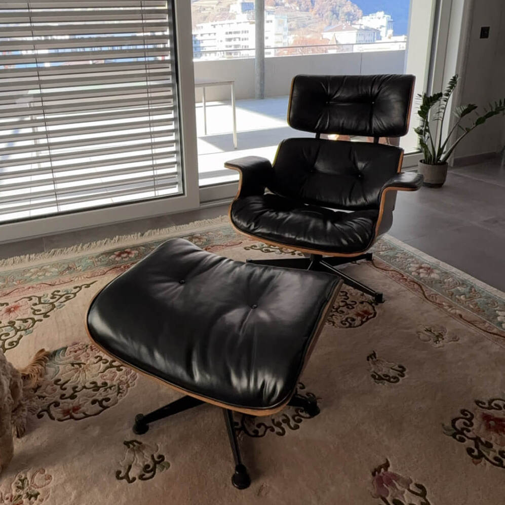Fauteuil lounge cuir noir avec repose-pieds